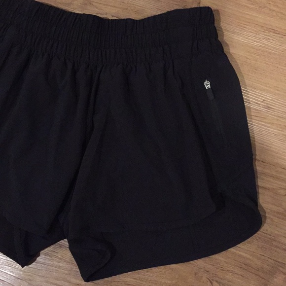 Lululemon Tracker Short IV - Picture 6 of 8